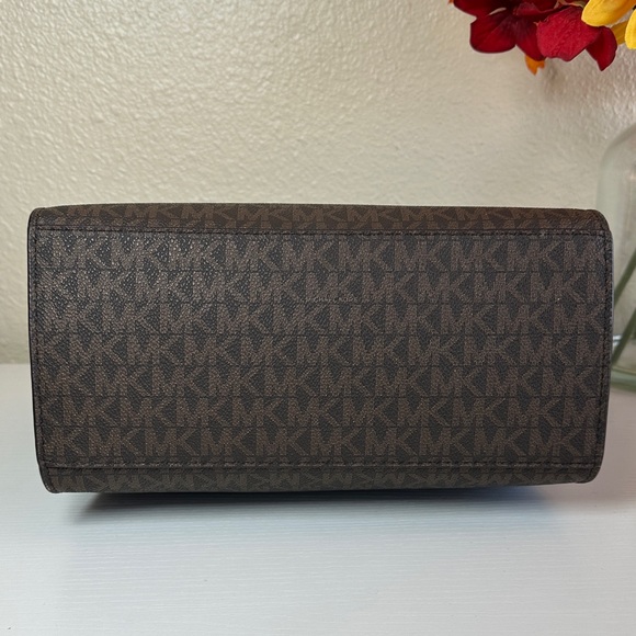 Michael Kors Avril zip top sage green Satchel with matching long strap & charm - Picture 6 of 16